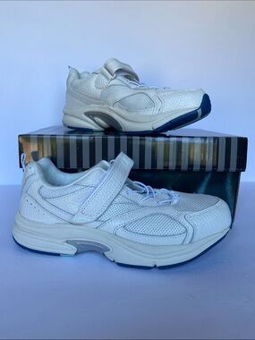 Dr comfort victory(3440) white woman’s extra wide 9, new in box w/ inserts uncut
